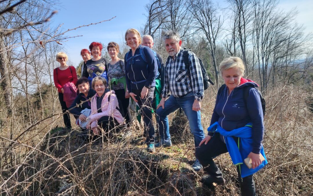 Potepanje po barjanskih osamelcih : Dobčenica – Veliki vrh – Gulč